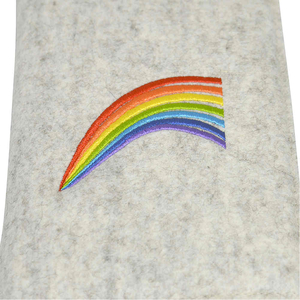 Gotteslobhlle Wollfilz grau Motiv Regenbogen Reisverschluss ca. 19 x 13 cm Handarbeit