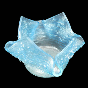Teelicht Glas hellblau Glasschale Oberfläche Relief für Teelicht 10,5 x 10,5 cm Fusingglas Glaskunst Unikat