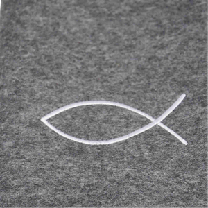 Gotteslobhülle Wollfilz grau Motiv Fisch Reisverschluss ca. 19 x 13 cm Handarbeit