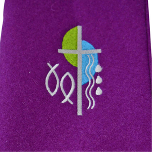 Gotteslobhülle Wollfilz violett Motiv Kreuz Fische Wasser Reisverschluss ca. 19 x 13 cm Handarbeit