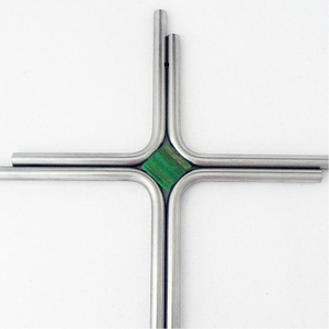 Wandkreuz modern Edelstahl - Kreuz silber matt Glasstein grün 27 x 20,5 cm